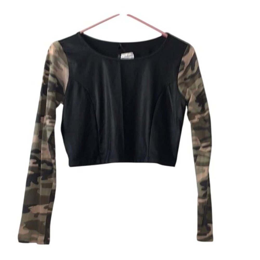 Love Culture Camouflage Sleeve Crop Top Large Polyester Spandex Black Camo